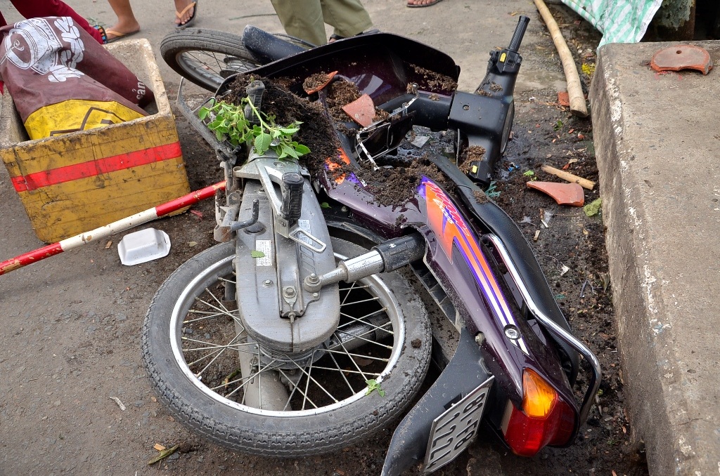 Chiếc xe gắn máy tại hiện trường