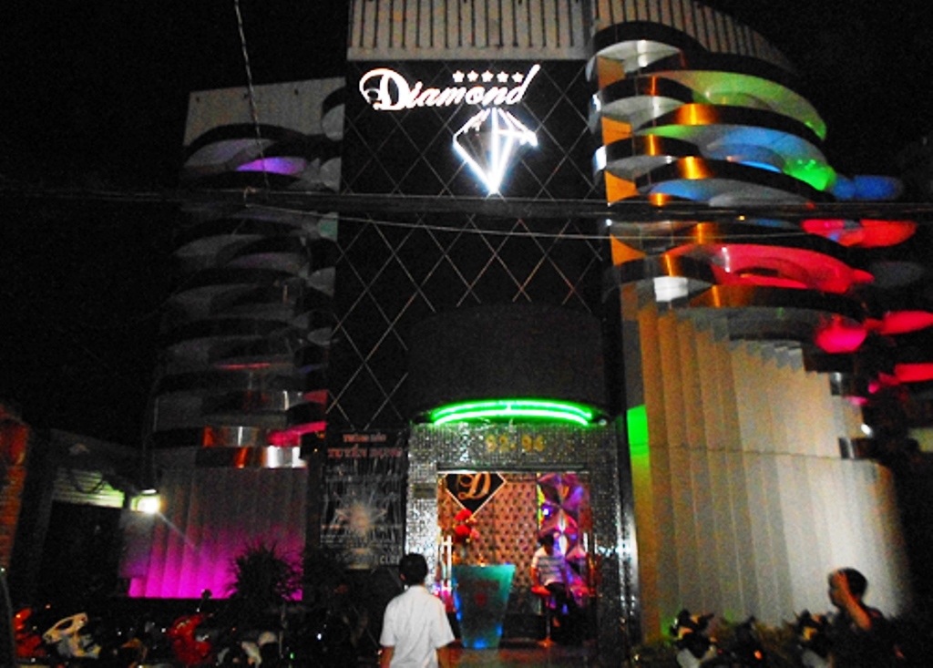 Quán bar Diamond bị công an kiểm tra