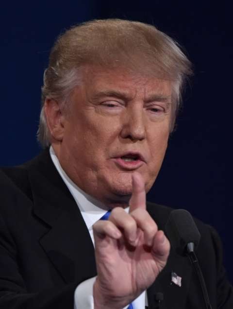 Clinton và Trump "khẩu chiến" gay gắt đến phút chót - 7
Tỷ phú Trump trong cuộc tranh luận trực tiếp (Ảnh: Reuters)