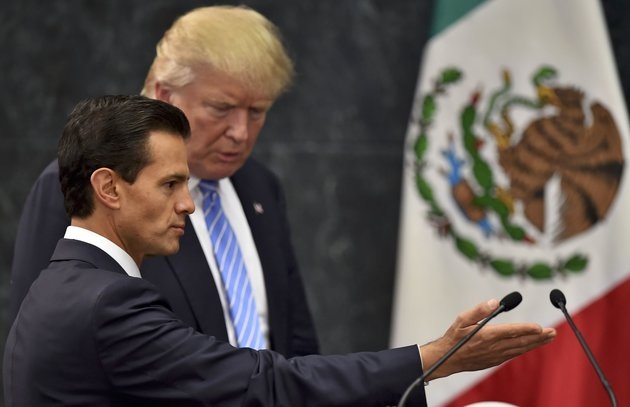 Những mờ ám quanh chuyến đi bằng trực thăng của tỷ phú Trump tại Mexico - 1
Ông Trump gặp Tổng thống Mexico Enrique Peña Nieto tại Mexico City hồi tháng 8 (Ảnh: AFP)