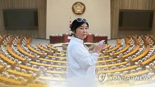 Hàng nghìn người Hàn Quốc biểu tình đòi Tổng thống Park Geun-hye từ chức - 3
Bà Choi Soon-sil, nhân vật trung tâm của vụ bê bối, là bạn thân của Tổng thống đương nhiệm Park Geun-Hye (Ảnh: Yonhap)