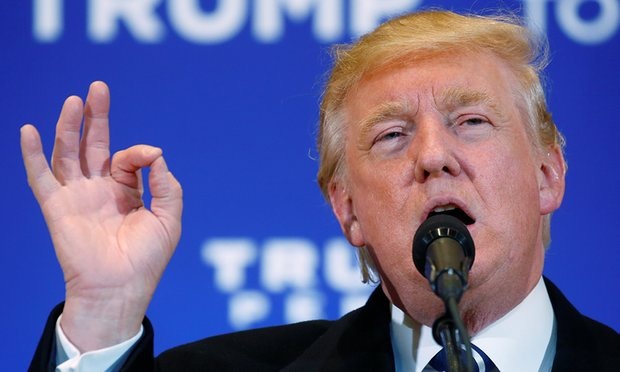Bà Clinton yêu cầu Giám đốc FBI giải thích ngay tức thì vụ điều tra email - 2
Ông Trump gọi vụ bê bối email của bà Clinton là vụ tai tiếng chính trị lớn nhất kể từ Watergate (Ảnh: Reuters)