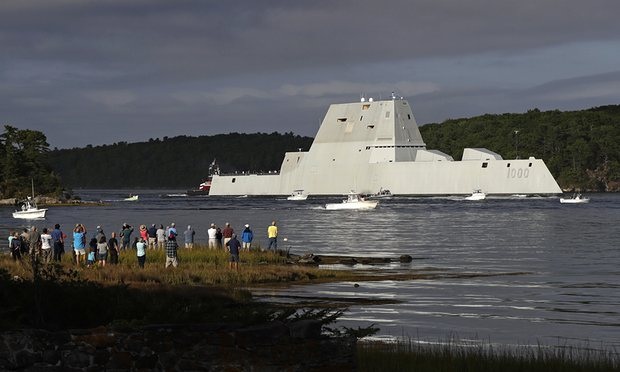Tàu khu trục giá 4,4 tỷ USD của Mỹ bị hỏng giữa kênh đào Panama - 1
Tàu khu trục USS Zumwalt (Ảnh: AP)