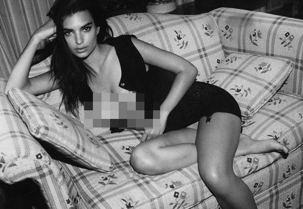 Choáng với loạt ảnh “nóng” của siêu mẫu Emily Ratajkowski - 1
Một trong những bức ảnh nóng thực hiện từ năm 2012 mới được công bố của siêu mẫu Emily Ratajkowski.