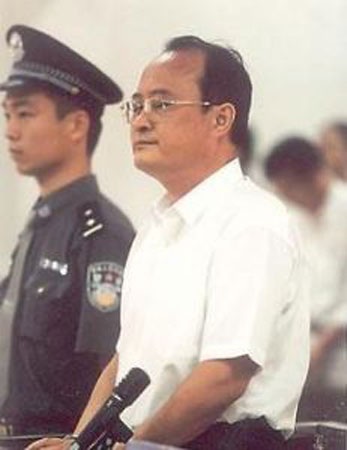 Quan tham và những hỗn danh "độc nhất vô nhị" - 1 Ngũ độc bí thư Trương Nhị Giang hầu tòa.