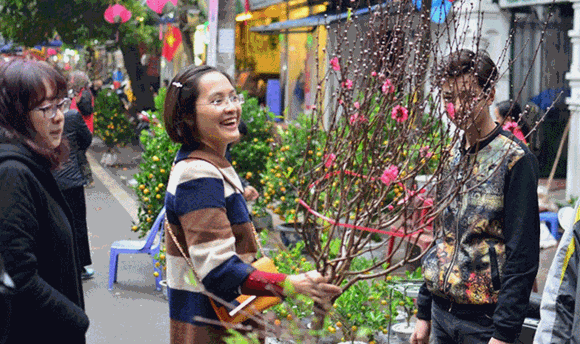 Hà Nội mở 60 chợ hoa Xuân phục vụ nhân dân trong dịp Tết - 1
Chợ hoa Xuân là hương vị Tết không thể thiếu ở Hà Nội