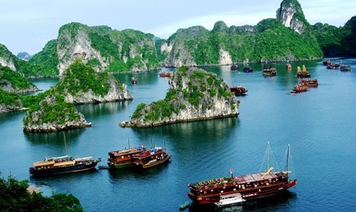 Nỗi lo di sản thế giới hậu vinh danh ảnh 1 Vịnh Hạ Long- di sản thế giới từng 4 lần bị UNESCO khuyến cáo và đề nghị giải trình về công tác quản lý, bảo tồn.