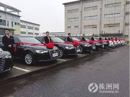 13 chiếc xe tiền tỷ được mua về tặng cho nhân viên