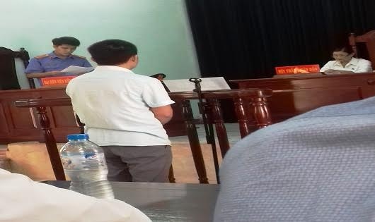 Nguyên thượng úy công an lừa đảo chiếm đoạt tài sản - 1
Bị cáo Hoàng Ngọc Phương tại phiên tòa xét xử.