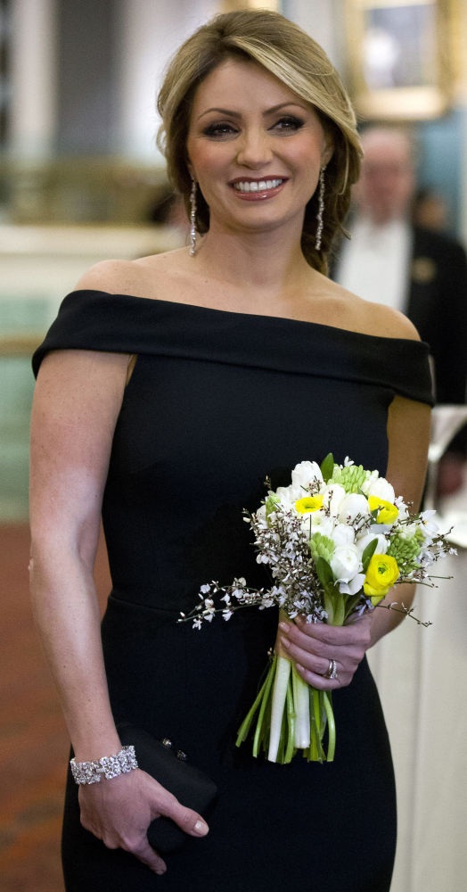 Những "bóng hồng" nổi tiếng phía sau các nguyên thủ thế giới - 16 
Bà Angelica Rivera từng là một người mẫu kiêm ca sĩ. (Ảnh: AFP)