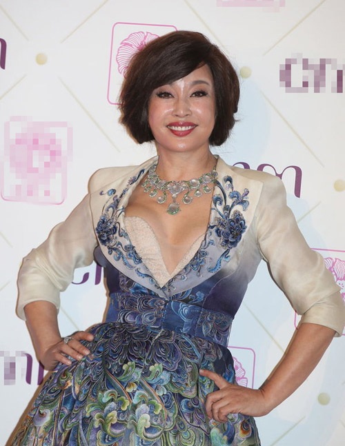 "Võ Tắc Thiên" Lưu Hiểu Khánh trẻ đẹp trong tiệc sinh nhật lần thứ 61 - 12
Nữ diễn viên nổi tiếng chia sẻ, bí quyết giúp bà trẻ hơn tuổi là chăm chỉ làm việc, theo đuổi đam mê và luôn yêu đời, yêu người.