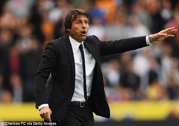 
Conte chỉ đạo học trò thi đấu trong trận đấu với Hull
