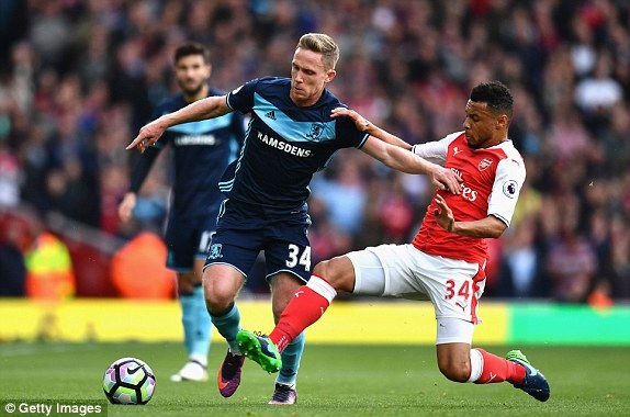 Arsenal 0-0 Middlesbrough: Sinh nhật buồn của Wenger - 3
Coquelin cản phá pha đi bóng của Forshaw