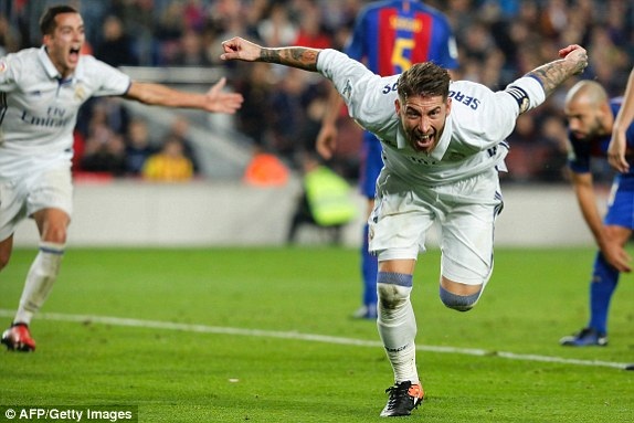 Barcelona đánh rơi chiến thắng trước Real Madrid tại Nou Camp - 1
Niềm vui của Ramos sau khi đánh đầu gỡ hòa 1-1 cho Real Madrid