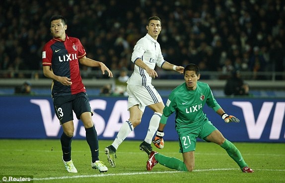 C.Ronaldo lập hattrick, Real Madrid vô địch FIFA Club World Cup 2016 - 3
C.Ronaldo hoàn tất cú hattrick giúp Real Madrid dẫn Kashima Antlers 4-2