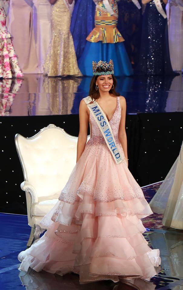 
Phút đăng quang của người đẹp Stephanie del Valle Díaz trong đêm chung kết Hoa hậu Thế giới 2016
