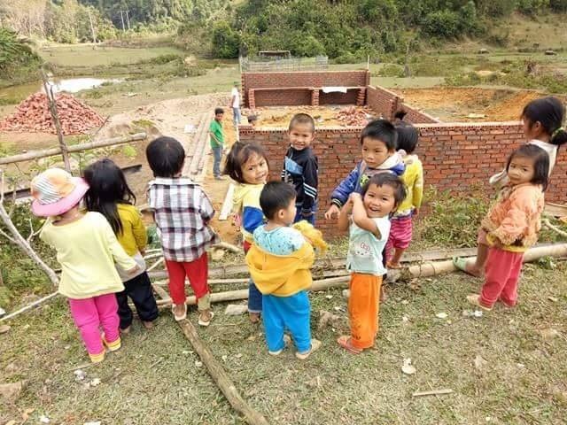 
Với sự chung tay của bạn đọc Dân trí, công trình 2 phòng học và 1 nhà chờ tại điểm trường Nà Đang đã được khởi công xây dựng
