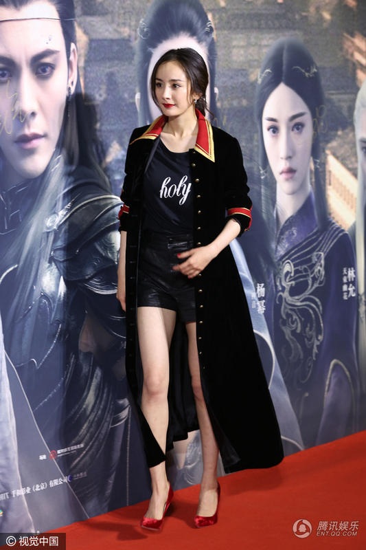 Dương Mịch khoe chân dài miên man và làn da trắng sứ - 9