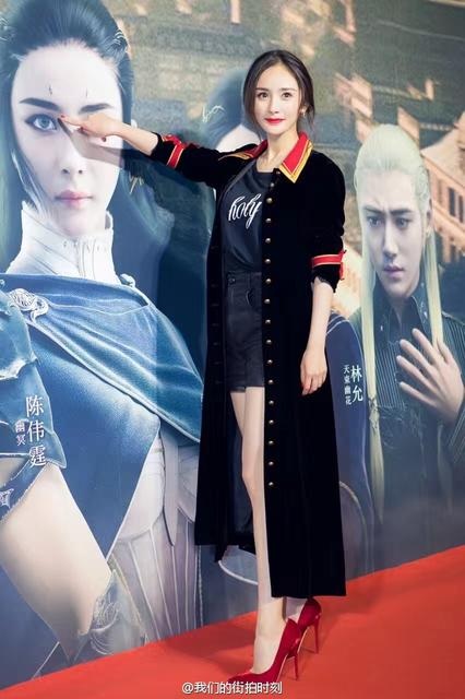 Dương Mịch khoe chân dài miên man và làn da trắng sứ - 3