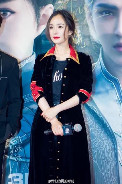 
Dương Mịch hiện là một trong những ngôi sao hạng A nổi tiếng tại Trung Quốc. Chỉ sau chưa đầy 10 năm hoạt động nghệ thuật, cô đã ghi danh vào danh sách những ngôi sao Hoa ngữ kiếm tiền giỏi nhất thế giới do tạp chí Forbes bình chọn.
