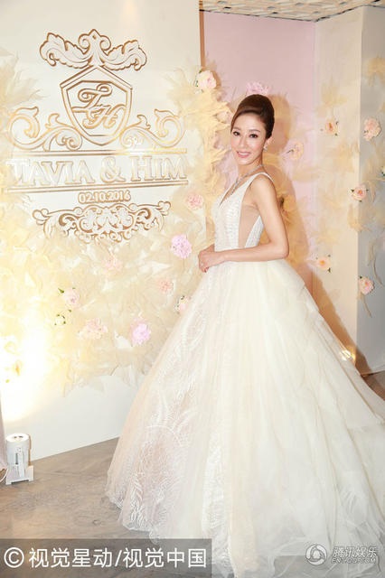 “Ảnh hậu TVB” Dương Di nức nở trong đám cưới với chồng trẻ - 8 “Ảnh hậu TVB” Dương Di nức nở trong đám cưới với chồng trẻ - 8