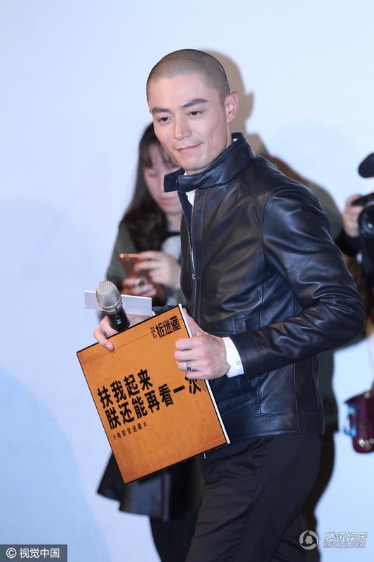 
Hoắc Kiến Hoa lạc quan và vui vẻ trong sự kiện ngày 31/10.
