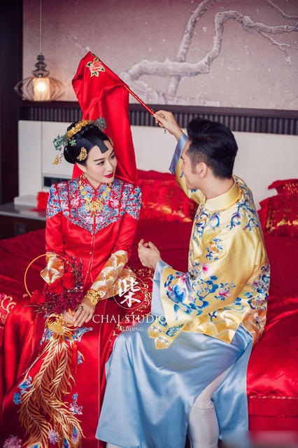 "Biểu tượng gợi cảm" Chung Lệ Đề lên xe hoa lần ba với "phi công trẻ" - 5
Trương Luân Thạc cũng có mối quan hệ rất tốt với ba cô con gái riêng của Chung Lệ Đề. Anh yêu thương bạn gái nên cũng yêu thương những đứa con của cô.