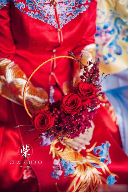 "Biểu tượng gợi cảm" Chung Lệ Đề lên xe hoa lần ba với "phi công trẻ" - 4
Chung Lệ Đề tìm thấy ở người bạn đời kém tuổi sự chân thành, tình yêu và an toàn. Cô và Trương Luân Thạc hò hẹn 1 năm trước khi đi tới hôn nhân.