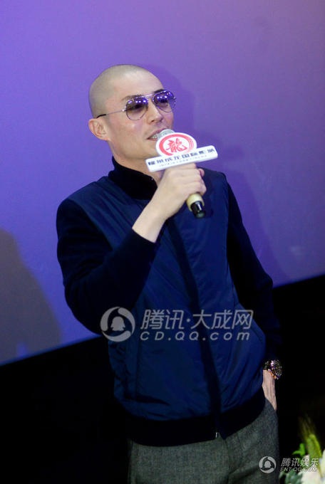 Nụ cười hiếm hoi của "ông xã" Lâm Tâm Như - 2 Nụ cười hiếm hoi của "ông xã" Lâm Tâm Như - 2
