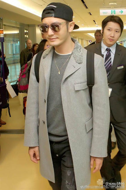 Angelababy “bế” bụng bầu đi ủng hộ chồng - 11 Angelababy “bế” bụng bầu đi ủng hộ chồng - 11