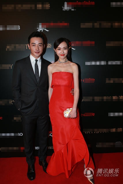 Đường Yên đẹp đôi bên bạn trai La Tấn - 3
Mối quan hệ phim giả tình thật giữa Đường Yên và La Tấn đã bị khán giả “soi” từ lâu nhưng cặp đôi chưa bao giờ thừa nhận. Năm 2015, cặp đôi “dính” tin đồn đã đính hôn. Tuy nhiên, phải tới tháng 12 năm nay, họ mới quyết định thừa nhận đang hò hẹn.