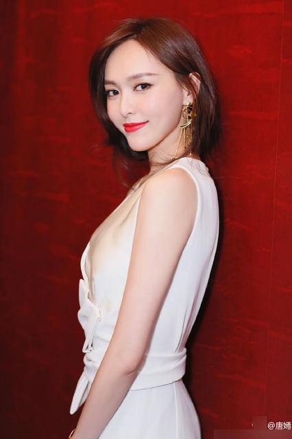 Dính tin đồn "bầu bí" ba tháng, Đường Yên vẫn thanh mảnh, duyên dáng - 9
Đường Yên hiện là một trong những hoa đán của màn ảnh Hoa ngữ. Cô tham gia cả phim cổ trang và hiện đại và là một gương mặt ăn hình.