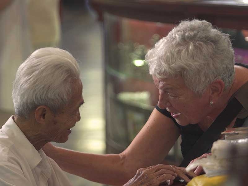 Ông già viết thư thuê nhận giải KOVA - 3