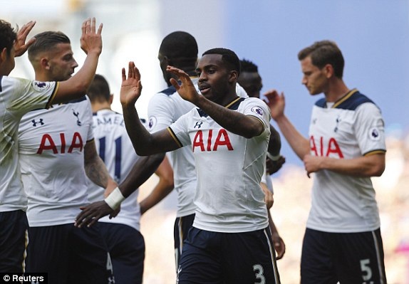 Tottenham 2-0 Man City: Thất bại đầu tiên của Guardiola - 7
Niềm vui của các cầu thủ Tottenham sau bàn mở tỉ số