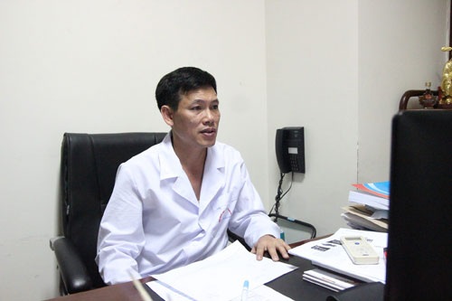 Chảy máu chân răng nhưng không đi khám, một người tử vong - 2 Ths.BS Lê Quang Tường cảnh báo chảy máu chân răng cũng là dấu hiệu của bệnh.