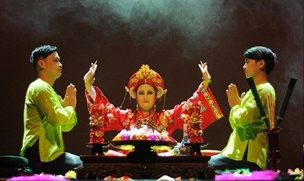 Nhiều chuyên gia lo ngại về những biến tướng khi Tín ngưỡng thờ Mẫu tam phủ được vinh danh di sản văn hóa phi vật thể của thế giới. Ảnh: Nhã Khanh. Nhiều chuyên gia lo ngại về những biến tướng khi Tín ngưỡng thờ Mẫu tam phủ được vinh danh di sản văn hóa phi vật thể của thế giới. Ảnh: Nhã Khanh.