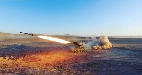 Palmyra đón tin vui, hòa bình Aleppo cháy rụi - 2 Báo Ả rập cho biết, hệ thống pháo phản lực đa nòng TOS-1A Solntsepyok được quân Syria sử dụng.