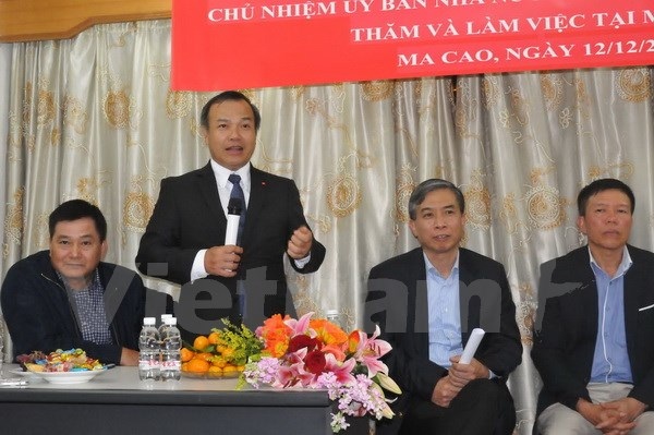 Bảo đảm tốt hơn quyền lợi của người Việt Nam tại Macau - 2 Chủ nhiệm Vũ Hồng Nam cặn dặn bà con người Việt tại Macau. (Ảnh: Xuân Tuấn/Vietnam+)