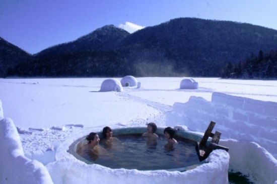 Rùng mình với những thú chơi độc, lạ trong trời rét căm - 10 Rùng mình với những thú chơi độc, lạ trong trời rét căm - 10