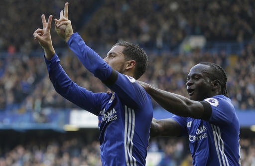 Nhìn lại chiến thắng thuyết phục của Chelsea trước Leicester - 12
Hazard giơ hai ngón tay hàm ý tạo nên số 22. Đó là số áo của Willian, cầu thủ người Brazil không thể tham dự trận đấu với Leicester do phải về quê chịu tang mẹ