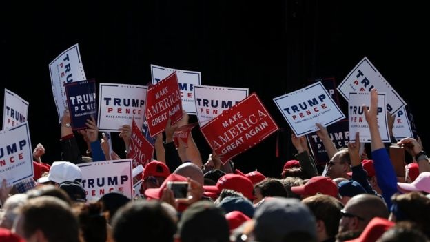 Vì sao Donald Trump có thể chiến thắng bầu cử tổng thống Mỹ? - 2
Những người ủng hộ ông Trump trong một cuộc vận động tranh cử (Ảnh: Getty)