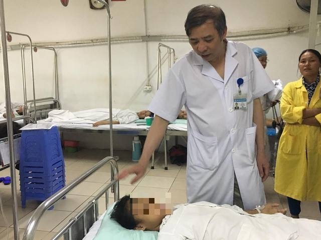 Giải cứu tình trạng ứ máu kinh suốt 5 tháng cho bé gái bước vào dậy thì - 1 Bệnh nhân tỉnh táo, không còn đau bụng sau ca phẫu thuật. Ảnh: H.Hải