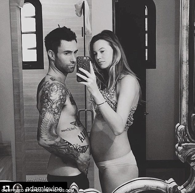 Adam Levine hạnh phúc với trải nghiệm lần đầu làm cha - Ảnh 4. Adam Levine hạnh phúc với trải nghiệm lần đầu làm cha - Ảnh 4.