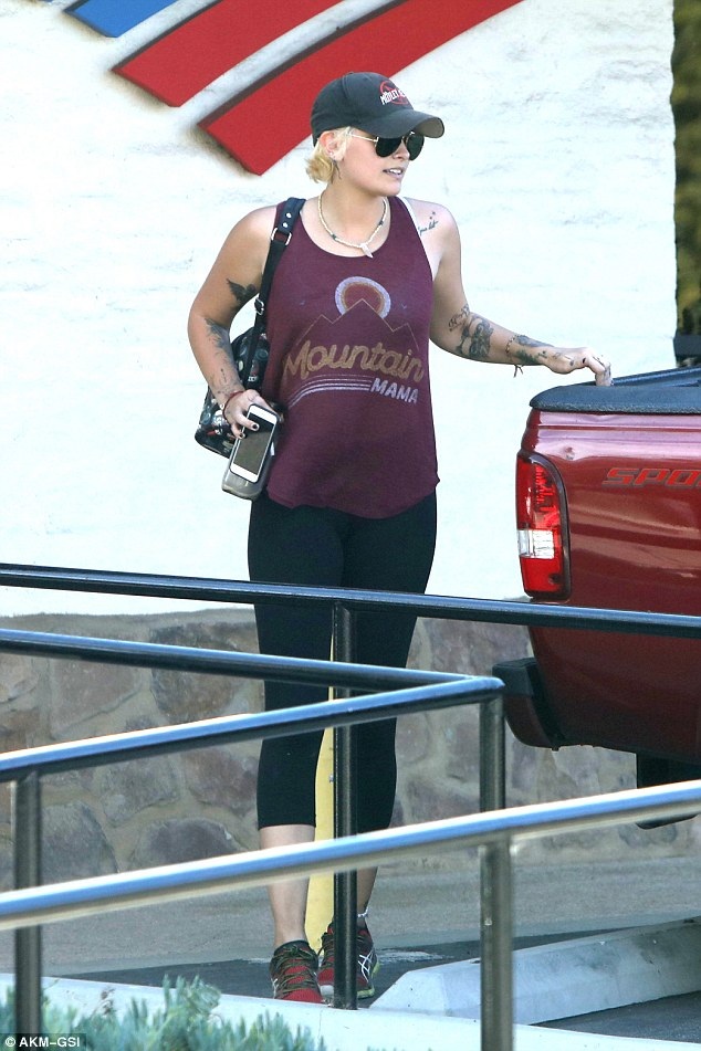 
Cô con gái duy nhất của vua nhạc Pop rất cá tính và nổi loạn.
