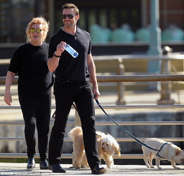 
Hugh Jackman trông thật phong độ và cuốn hút bên bà xã hơn anh tới 13 tuổi.
