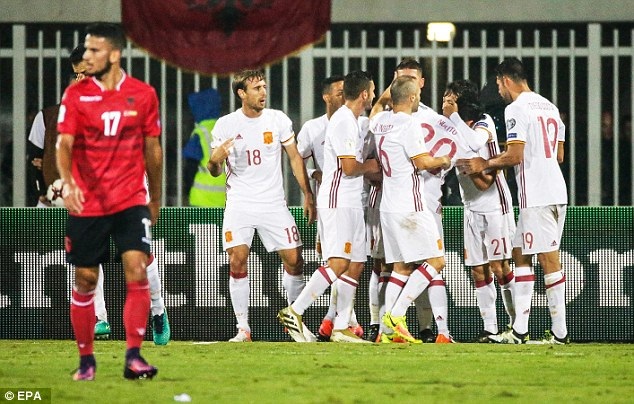 
Tây Ban Nha tạm thời dẫn đầu bảng G với 7 điểm/3 trận
