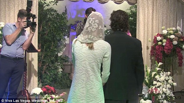 Sao “Rô bốt đại chiến” làm đám cưới với bạn gái người Anh - 4
Tuy nhiên, Shia và Mia chưa hề đăng ký kết hôn.