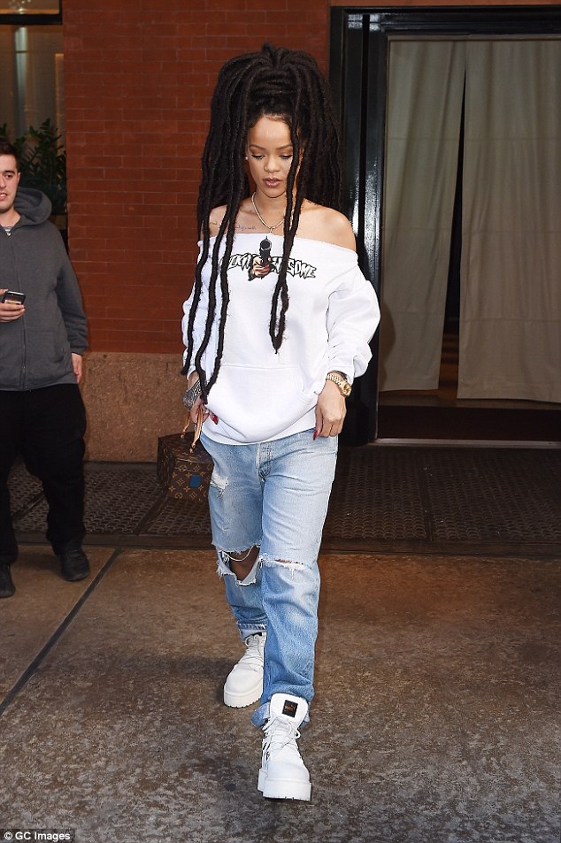 Rihanna chia tay Drake vì bạn trai ngoại tình - 5
Rihanna cũng đã tìm được người thay thế cho Drake - Cliff Dixon.