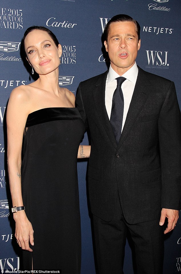 Angelina Jolie và các con lộ diện lần đầu kể từ khi đệ đơn ly dị Brad Pitt - 6
Angelina Jolie và Brad Pitt ly dị sau 2 năm vợ chồng.