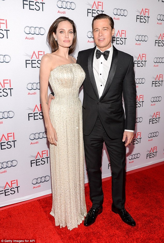 
Việc điều tra hành vi ngược đãi của Brad Pitt với con trai Maddox khiến thủ tục ly dị giữa anh và Angelina Jolie bị chậm lại.
